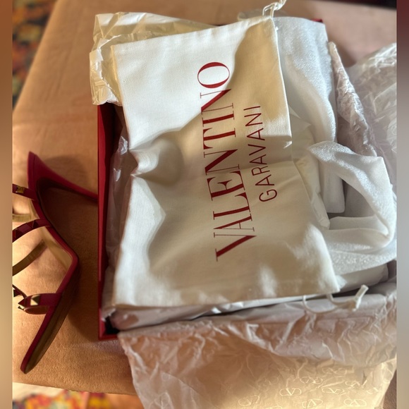 Valentino Garavani Rockstud T-Strap Leather Sandals Pink size 7 EU 37 - Picture 3 of 16